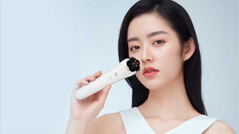 Lifting and firming beauty instrument
